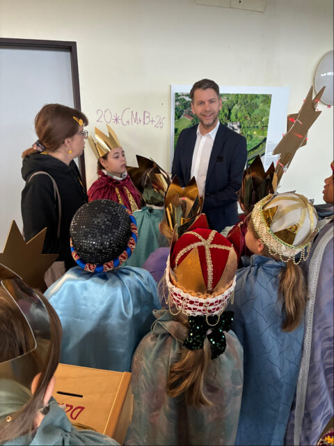 Sternsinger bringen Segen ins Wolfsburger Rathaus