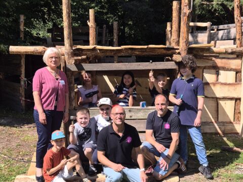 Budenbau auf dem Abenteuerspielplatz